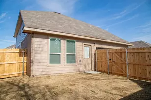 1910 Jasmine Dr, Lancaster, TX 75146 - Photo 3