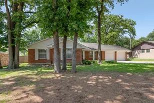 2202 Foxcroft Cir, Denton, TX 76209 - Photo 3