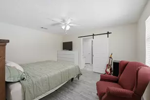 1211 Meadowview Dr, Euless, TX 76039 - Photo 15