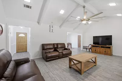 1211 Meadowview Drive, Euless, TX 76039 - Photo 5