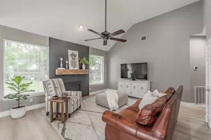 509 Aurora Dr, Euless, TX 76039 - Photo 9