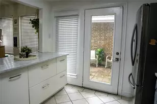 3707 Clover Hill Ln, Carrollton, TX 75007 - Photo 5