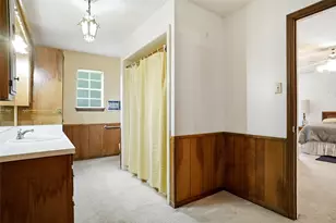 2105 Camelot Dr, Grapevine, TX 76051 - Photo 17