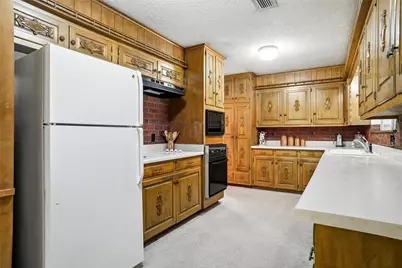 2105 Camelot Drive, Grapevine, TX 76051 - Photo 11