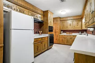 2105 Camelot Dr, Grapevine, TX 76051 - Photo 11