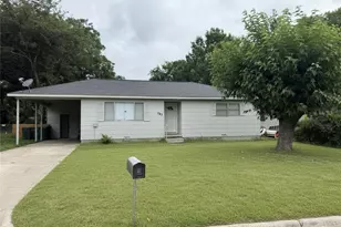 703 Walter Rd, Gainesville, TX 76240 - Photo 1
