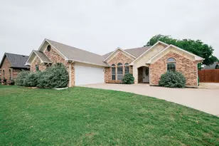 706 W Sherman Dr, Aubrey, TX 76227 - Photo 1