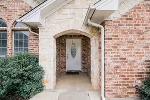 706 W Sherman Dr, Aubrey, TX 76227 - Photo 5