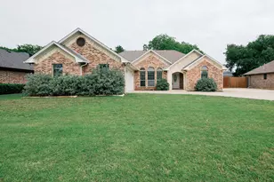 706 W Sherman Dr, Aubrey, TX 76227 - Photo 1