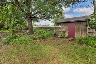 2009 Oak Creek Dr, Sherman, TX 75092 - Photo 3