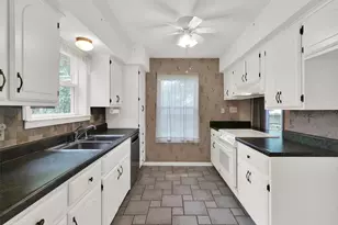 2009 Oak Creek Dr, Sherman, TX 75092 - Photo 11