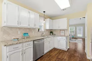 2627 Bayberry Ln, Euless, TX 76039 - Photo 11