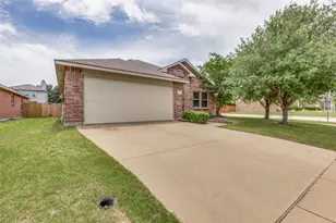 1300 Elkford Ln, Fort Worth, TX 76247 - Photo 3