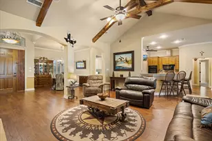 805 Mallard Pointe Dr, Granbury, TX 76049 - Photo 9
