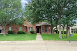 216 Flagstone Dr, Burleson, TX 76028 - Photo 3