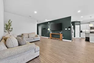 305 Sadie Ln, Burleson, TX 76028 - Photo 17