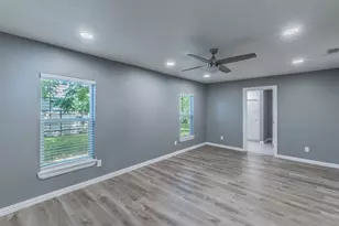 1010 SE 17th St, Mineral Wells, TX 76067 - Photo 9