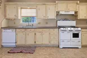 1332 Florea St, Graham, TX 76450 - Photo 11