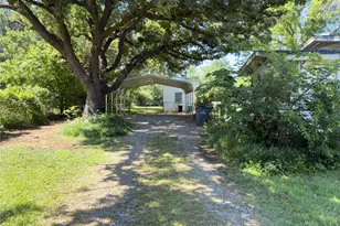 1332 Florea St, Graham, TX 76450 - Photo 3