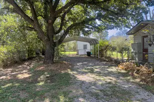 1332 Florea St, Graham, TX 76450 - Photo 3