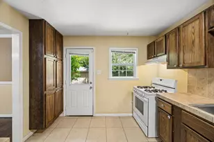 3228 E Perryton Dr, Dallas, TX 75224 - Photo 9