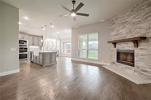 521 Livia St, Burleson, TX 76028 - Photo 5