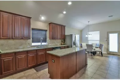 2705 Fox Creek Trail, Arlington, TX 76017 - Photo 13