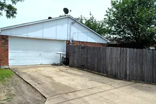 9615 Sophora Cir, Dallas, TX 75249 - Photo 13