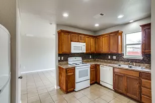 1208 Boxwood Dr, Crowley, TX 76036 - Photo 3