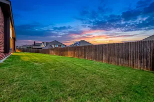 2413 Turning Leaf Ln, Midlothian, TX 76065 - Photo 3