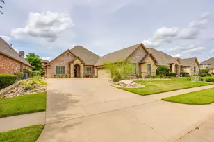 2318 Vienna Dr, Granbury, TX 76048 - Photo 1