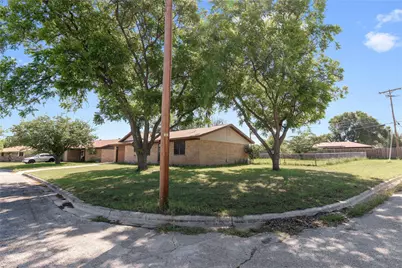 4316 Mimosa Drive, Brownwood, TX 76801 - Photo 3