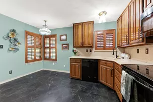 100 St Emelion Ct, Irving, TX 75038 - Photo 11