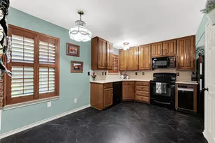 100 St Emelion Ct, Irving, TX 75038 - Photo 9