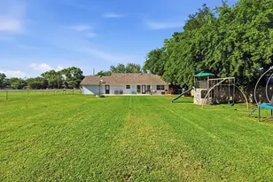 704 W Bells Blvd, Bells, TX 75414 - Photo 17
