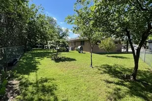 155 Chateau Dr, Fort Worth, TX 76134 - Photo 9