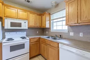 138 Nolan, Tye, TX 79563 - Photo 3