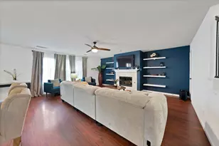 2827 Grandview Dr, Grand Prairie, TX 75052 - Photo 9
