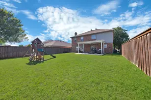 2827 Grandview Dr, Grand Prairie, TX 75052 - Photo 1