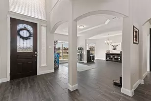 800 Beckington Dr, Shady Shores, TX 76208 - Photo 3