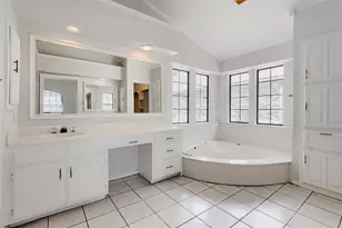 1201 St James Pl, Arlington, TX 76011 - Photo 13