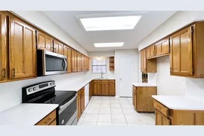 6119 Kingswood Drive, Arlington, TX 76001 - Photo 9