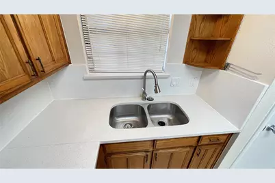 6119 Kingswood Drive, Arlington, TX 76001 - Photo 11