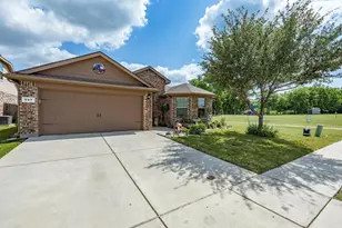597 Creekview Dr, Azle, TX 76020 - Photo 3