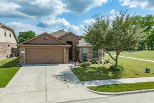 597 Creekview Dr, Azle, TX 76020 - Photo 13