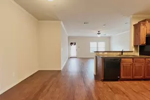 420 W Franklin St, Waxahachie, TX 75165 - Photo 5