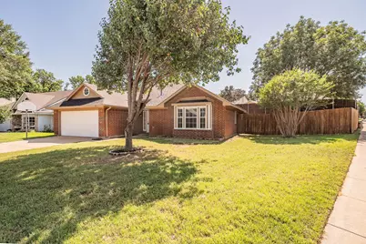 2711 Canterbury Street, Euless, TX 76039 - Photo 3