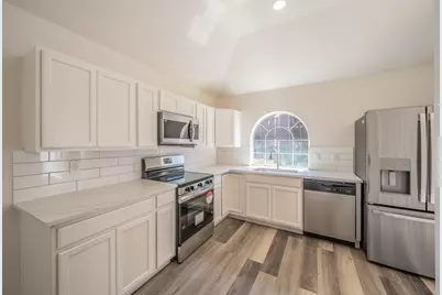 2711 Canterbury Street, Euless, TX 76039 - Photo 11