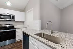 213 Teakwood Ln, Lewisville, TX 75067 - Photo 7