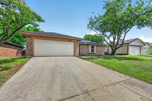 3200 S Meadow Dr, Fort Worth, TX 76133 - Photo 3